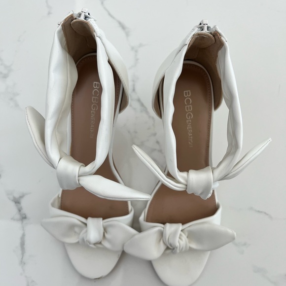 BCBG White Bow Leather Heels size 7 - Picture 6 of 7